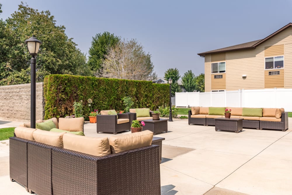 Outdoor patio area at Pacifica Senior Living Ellensburg in Ellensburg, Washington
