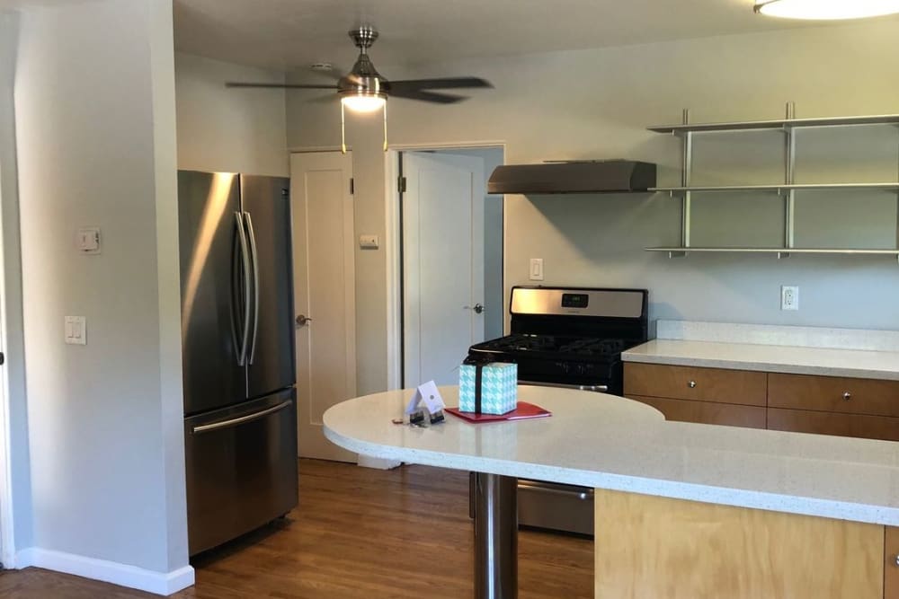 Counter seating in the kitchen at Hawthorne Apartments in Palo Alto, California