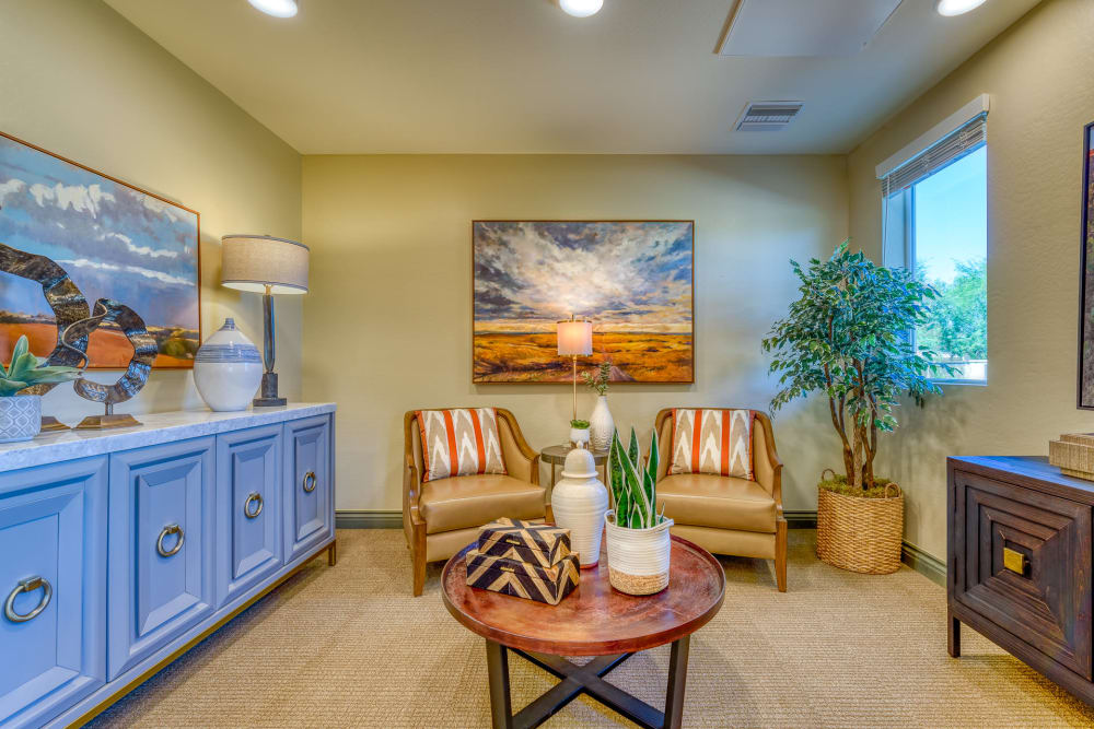 Lounge area at Pacifica Senior Living Paradise Valley in Phoenix, Arizona