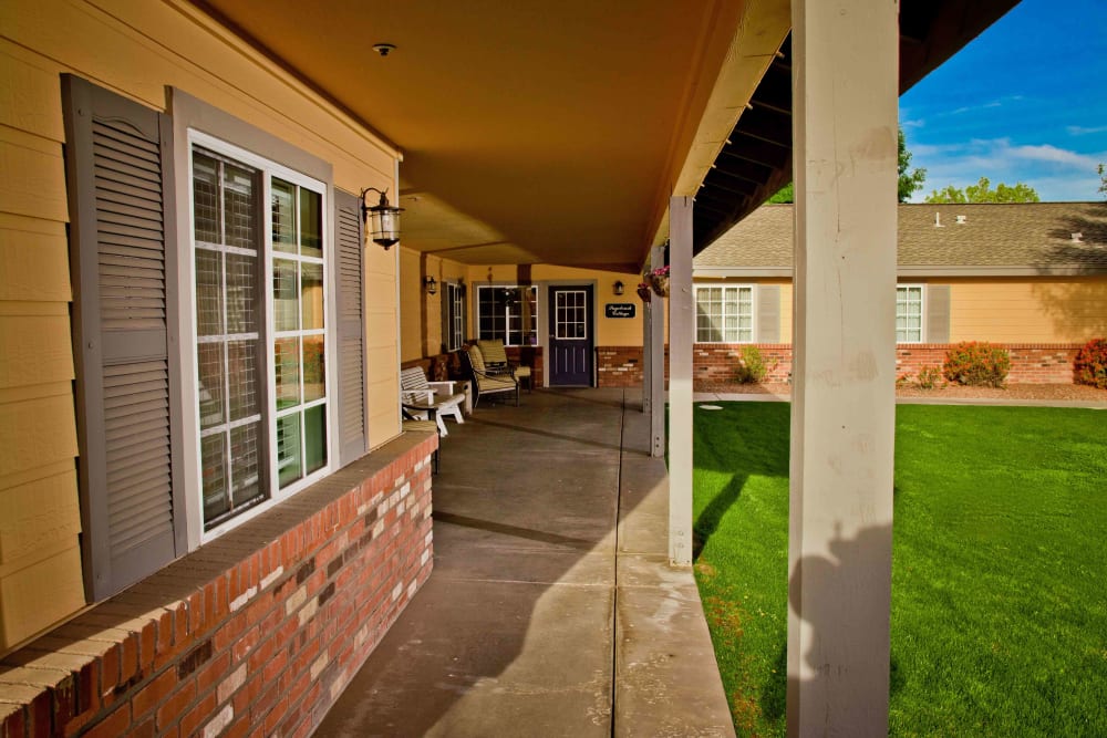 Pathway and patio area at Pacifica Senior Living Peoria in Peoria, Arizona