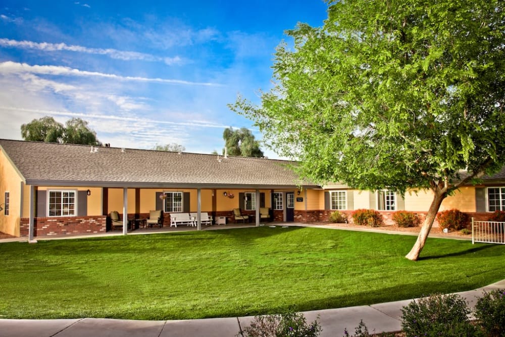 Landscaping and exterior view of Pacifica Senior Living Peoria in Peoria, Arizona