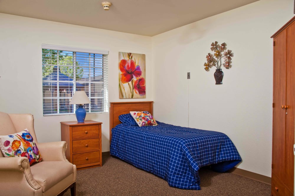 Bedroom in an apartment at Pacifica Senior Living Peoria in Peoria, Arizona