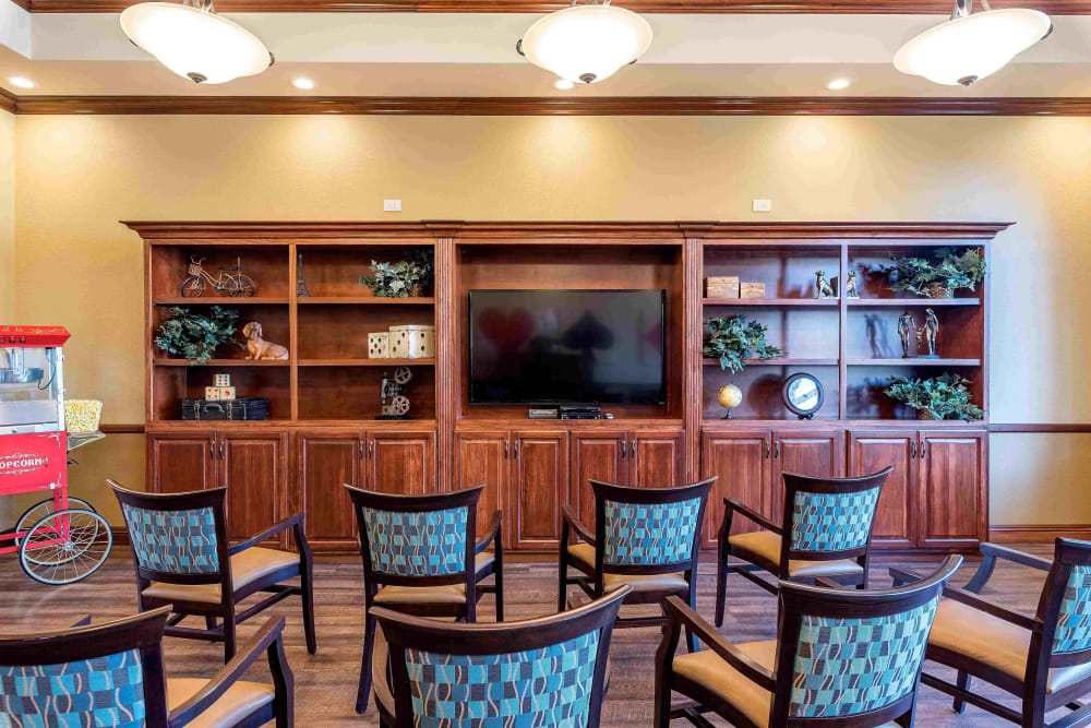 Lounge with a television and seating at Pacifica Senior Living San Leandro in San Leandro, California