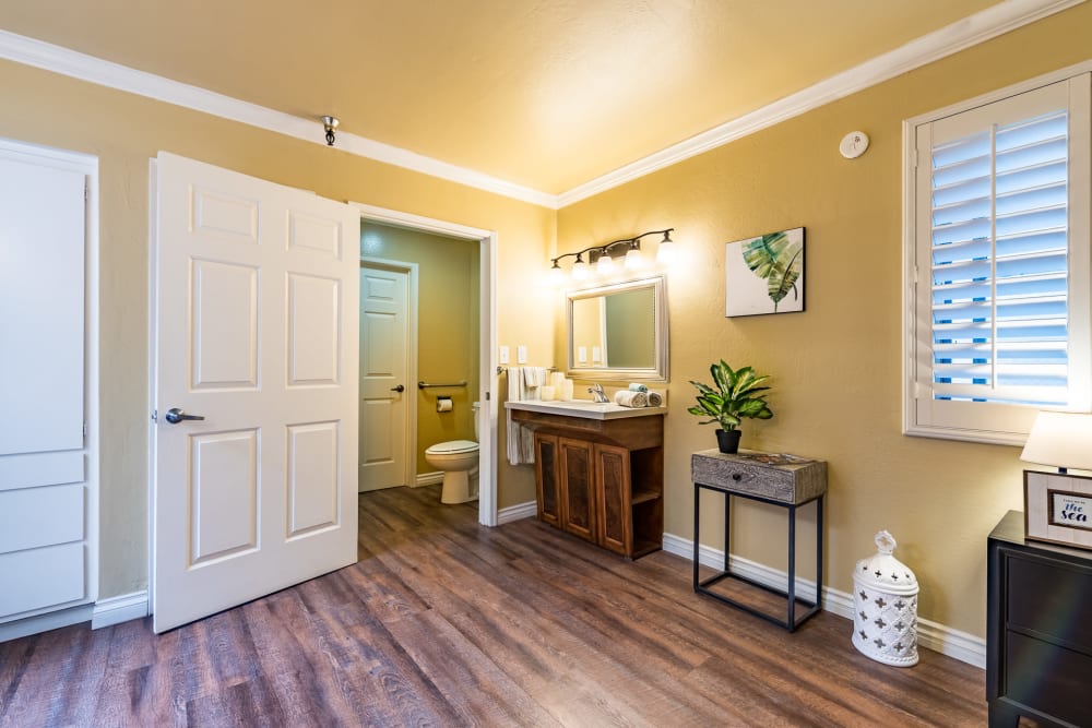 Resident living room at Pacifica Senior Living Santa Barbara in Santa Barbara, California