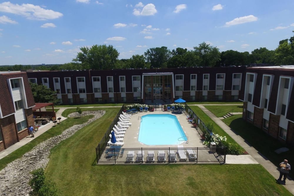 Outdoor swimming pool at Reserves at Arlington, Columbus, Ohio