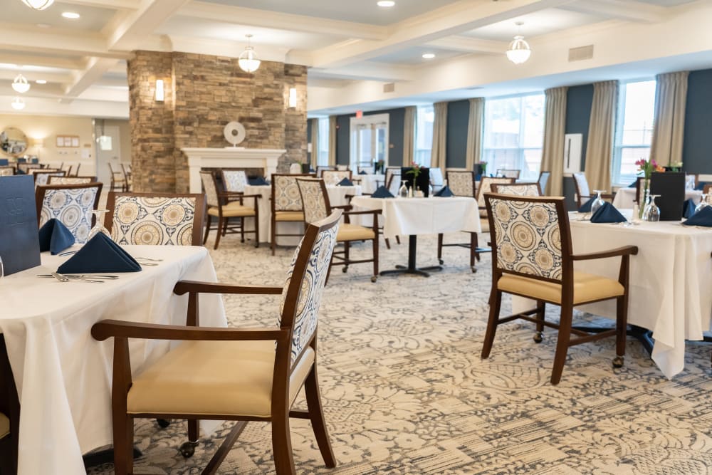 luxury assisted living dining room 