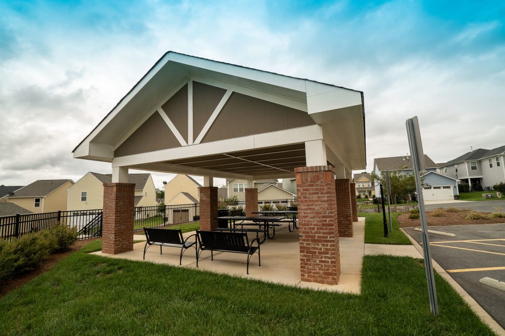 Community picnic area at Charleston Row Townhomes in Pineville, North Carolina