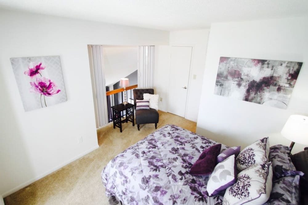 bedroom with sittign area at Willow Lake Apartments in Virginia Beach, Virginia
