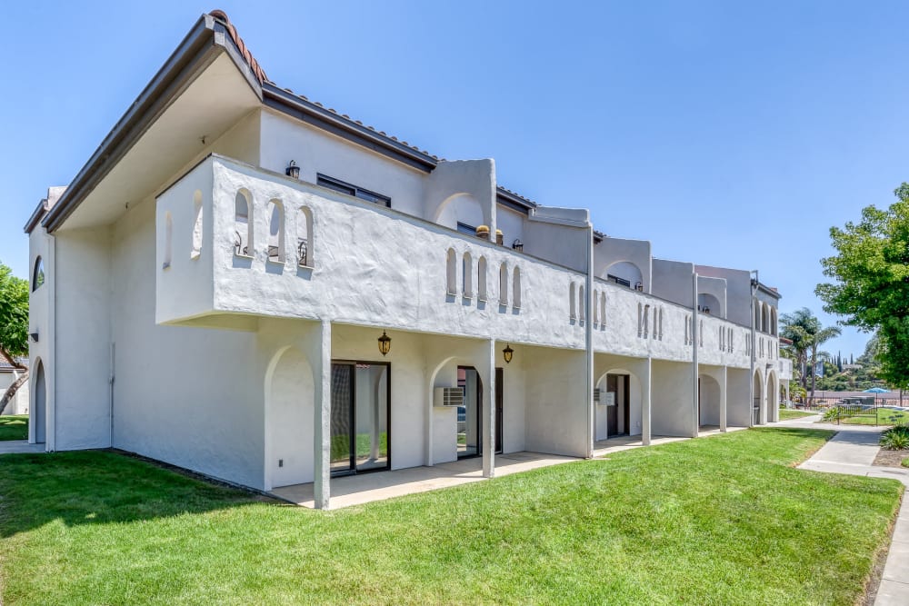 Exterior view of Pacifica Senior Living Vista in Vista, California