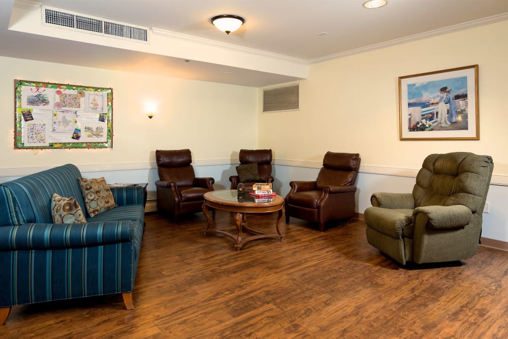 Lobby area at Pacifica Senior Living Victoria Court in Cranston, Rhode Island