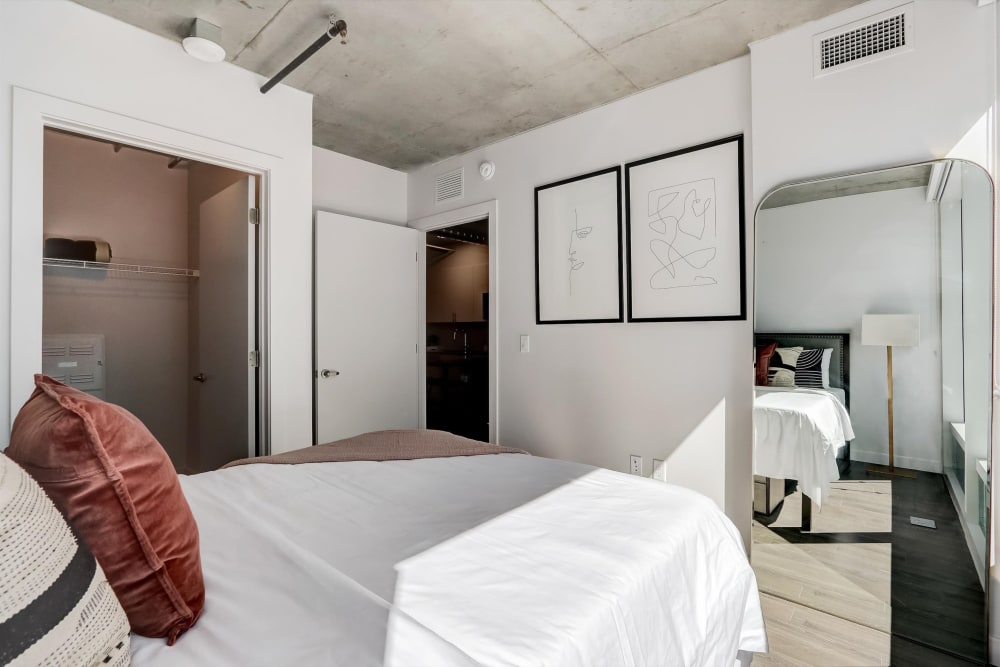 Large bedroom with a spacious closet in a coliving apartment at Kenect Phoenix in Phoenix, Arizona
