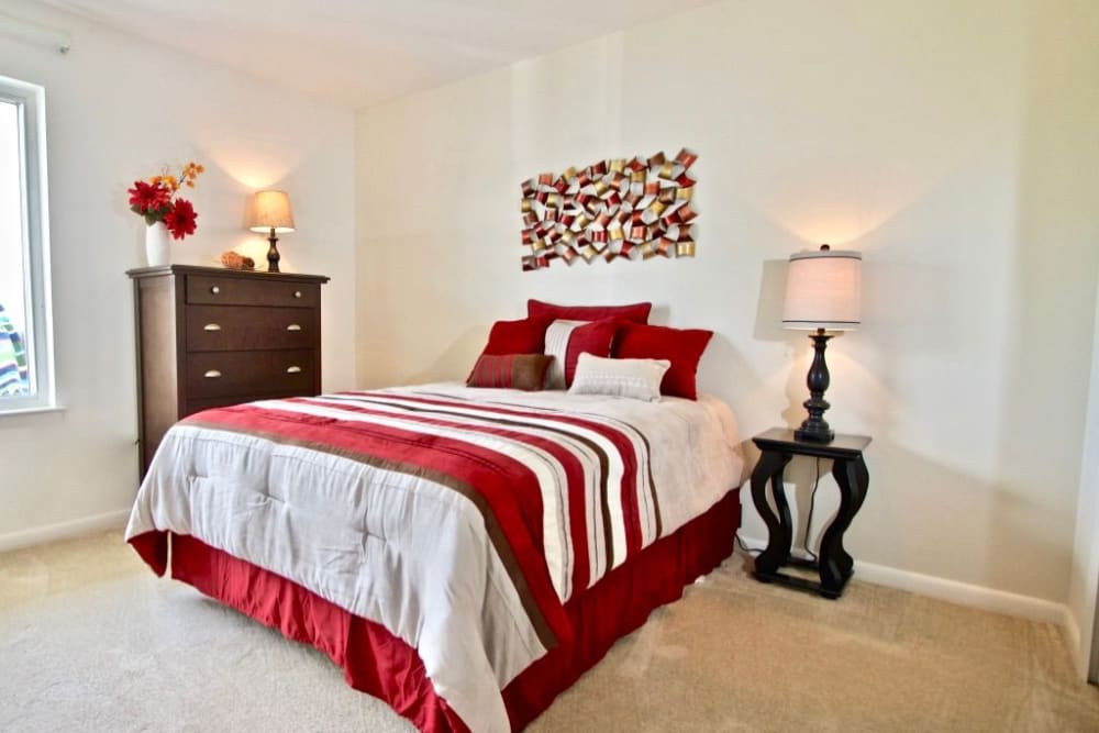 bedroom with red decor at Windsor Lake Apartments in Virginia Beach, Virginia