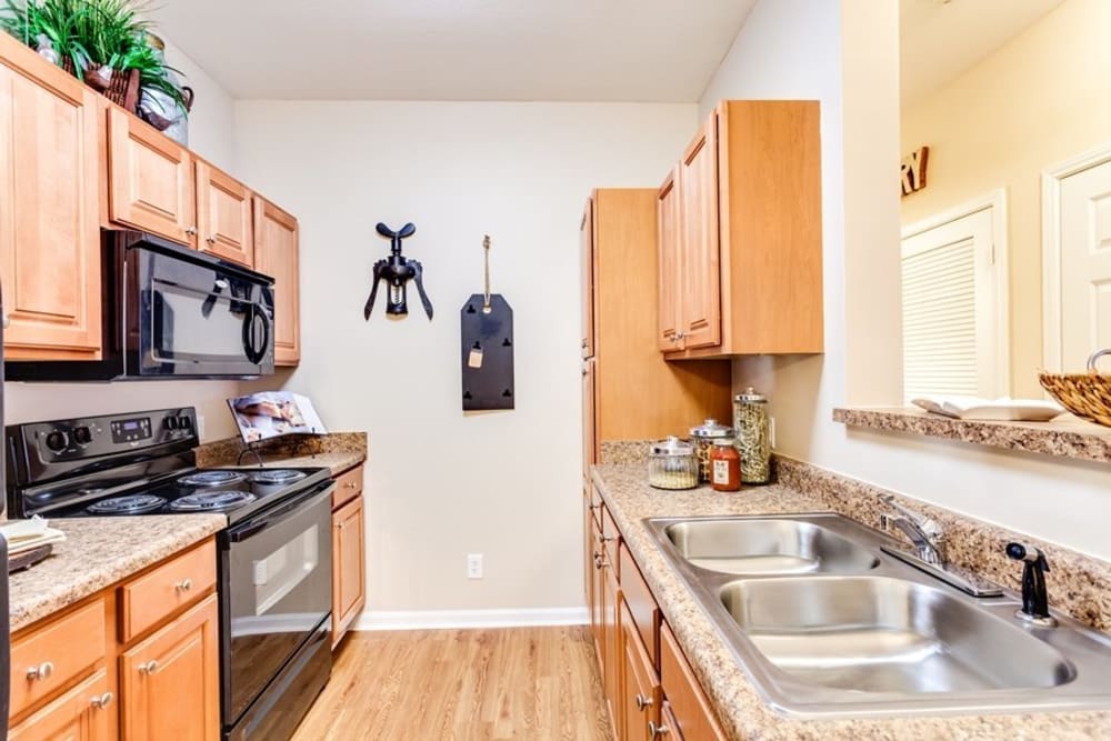 Apartment kitchen with modern appliances at Evergreen at The Bluffs in Knoxville, Tennessee