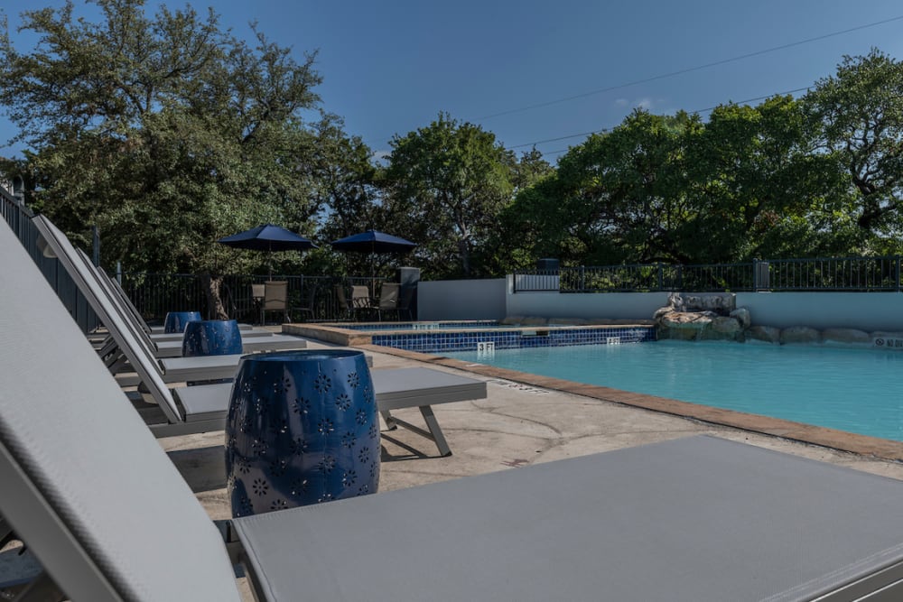 Poolside seating at Oaks at La Cantera in San Antonio, Texas
