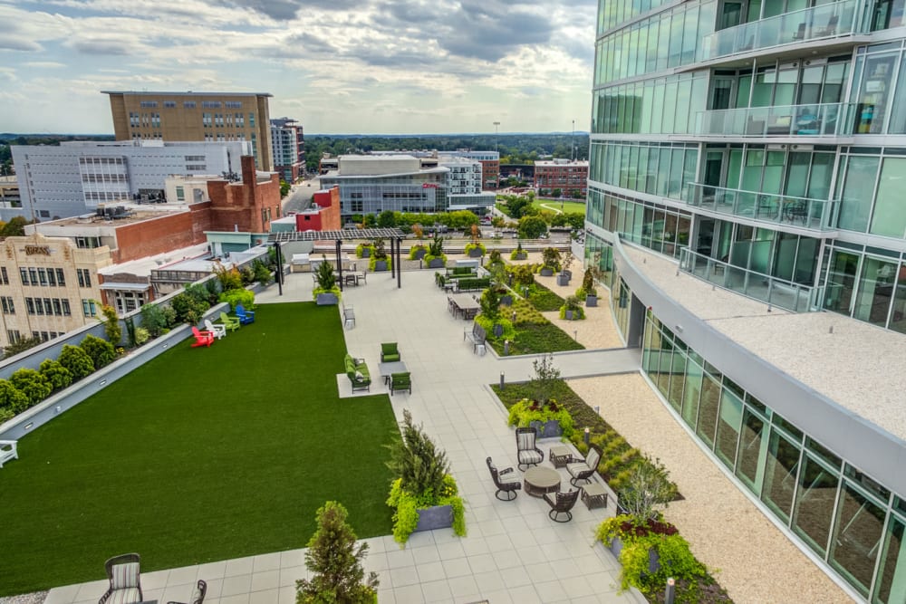 Expansive greenway and patio seating at One City Center in Durham, North Carolina