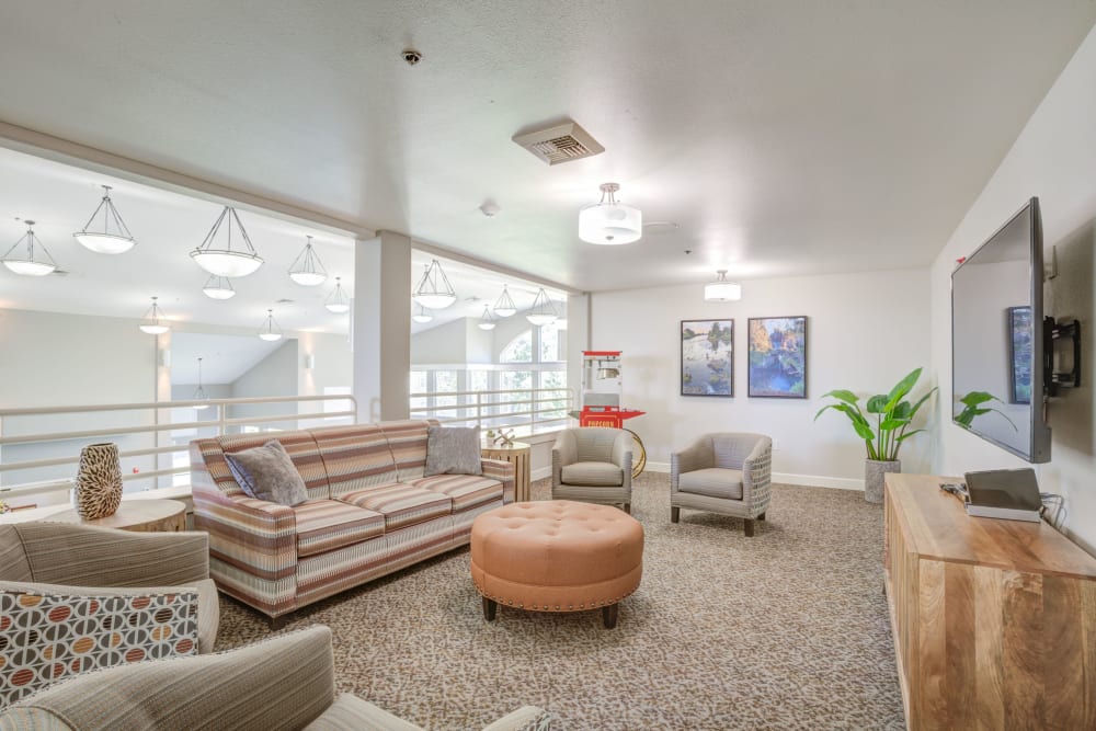 Common area with couches and TV at Evergreen Senior Living in Eugene, Oregon. 