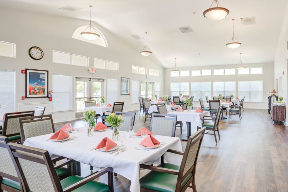 Indoor dining hall at Evergreen Senior Living in Eugene, Oregon.