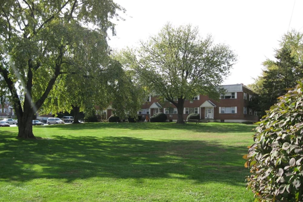 Beautifully landscaped grounds at Aston Pointe Apartments, Aston, Pennsylvania