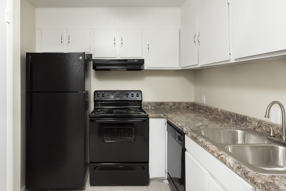 Kitchen with granite countertops at Homewood Heights Apartment Homes in Birmingham, Alabama