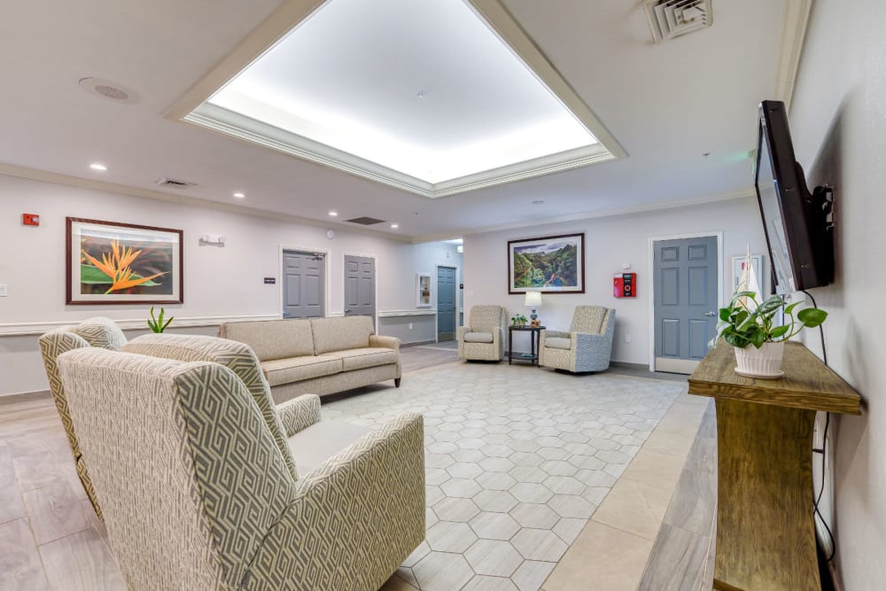 Room with a large skylight and seating for residents at Pacifica Senior Living Belleair in Clearwater, Florida