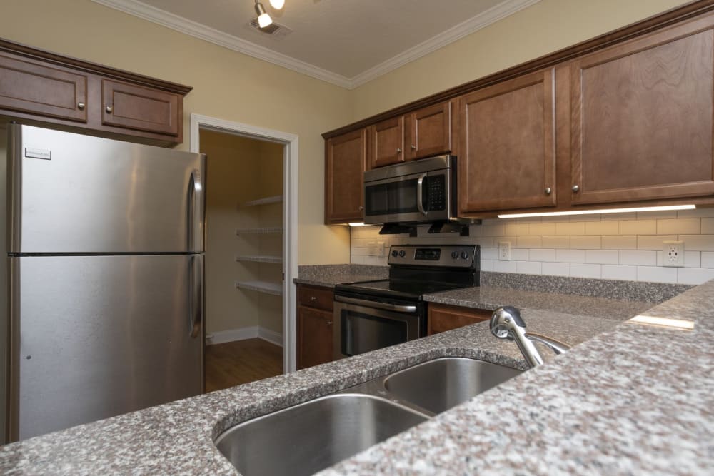 Kitchen with granite countertops at Sage Creek Apartments in Augusta, Georgia