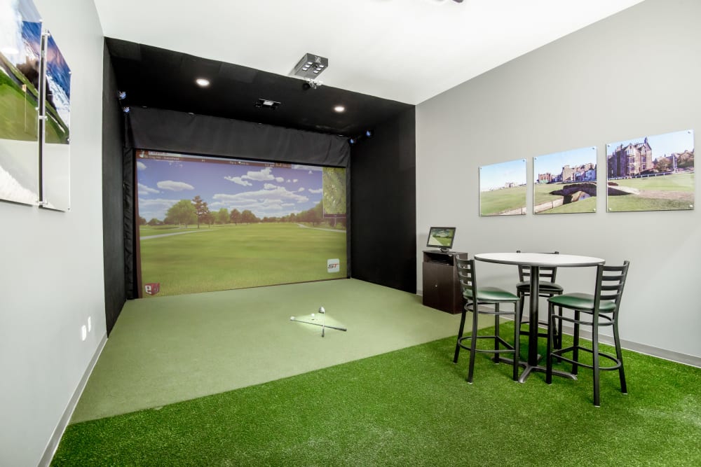 Virtual golf at Estates of Richardson