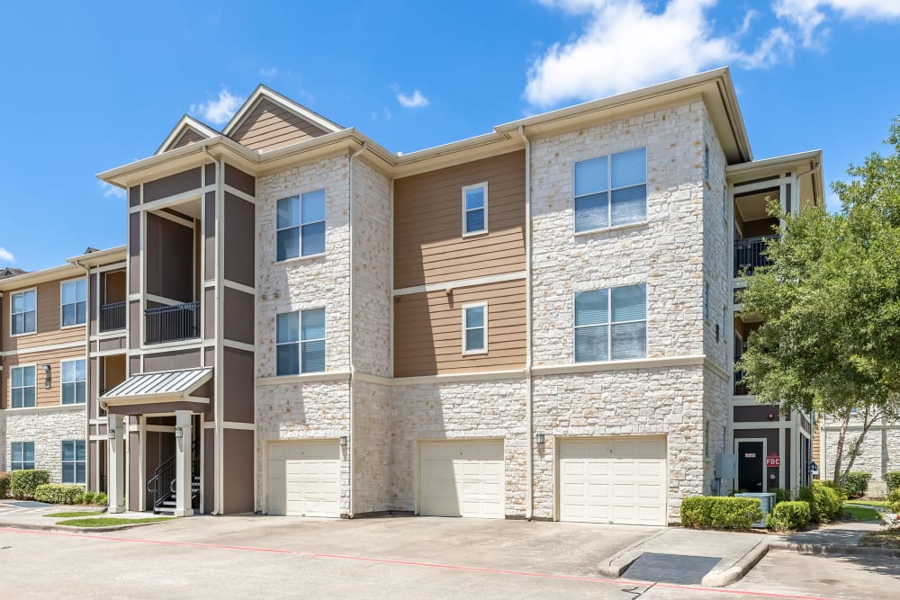 Attached garages at Marquis at The Woodlands in Spring, Texas