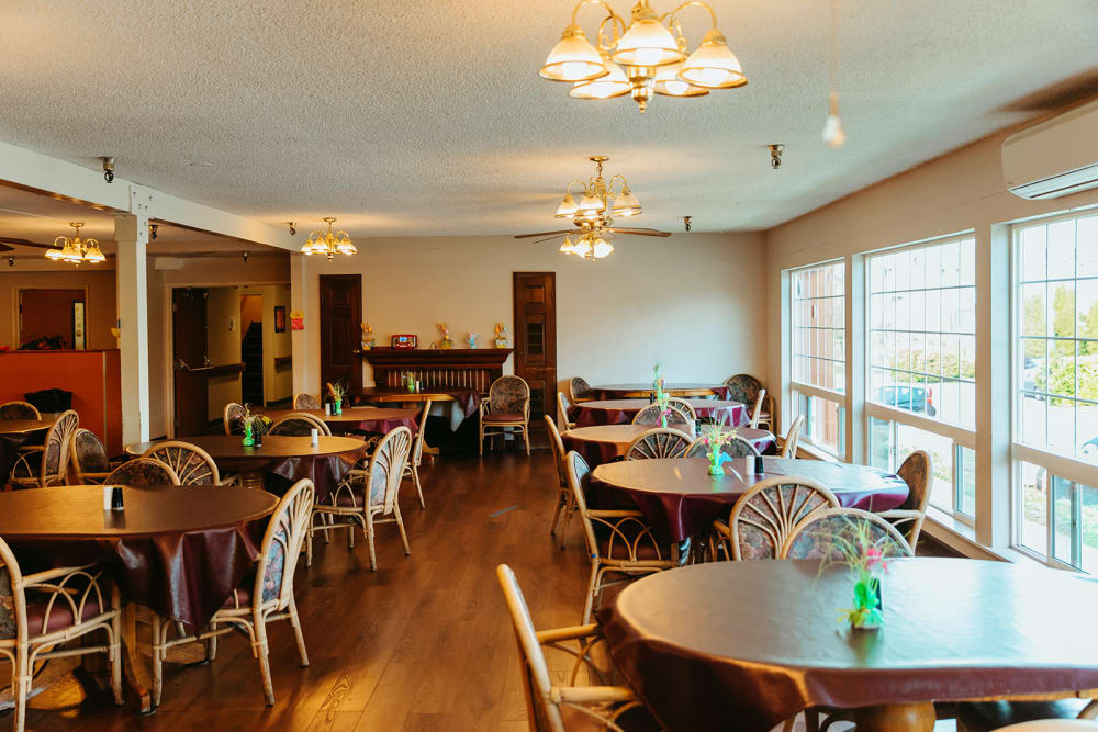 Dining room at 6th Ave Senior Living in Tacoma, Washington
