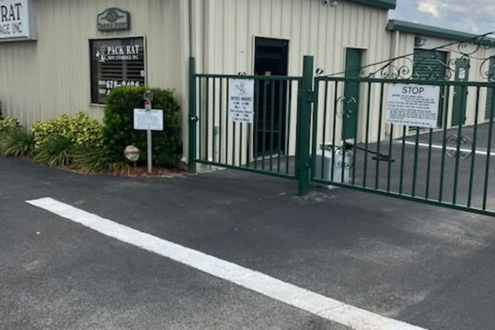 Electronic gate access at Lake Wales, Florida