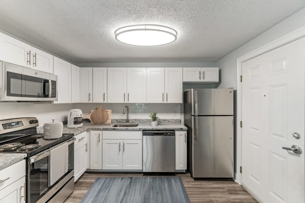 Modern Kitchen at Eagle Rock Apartments at Manchester in Manchester, New Hampshire