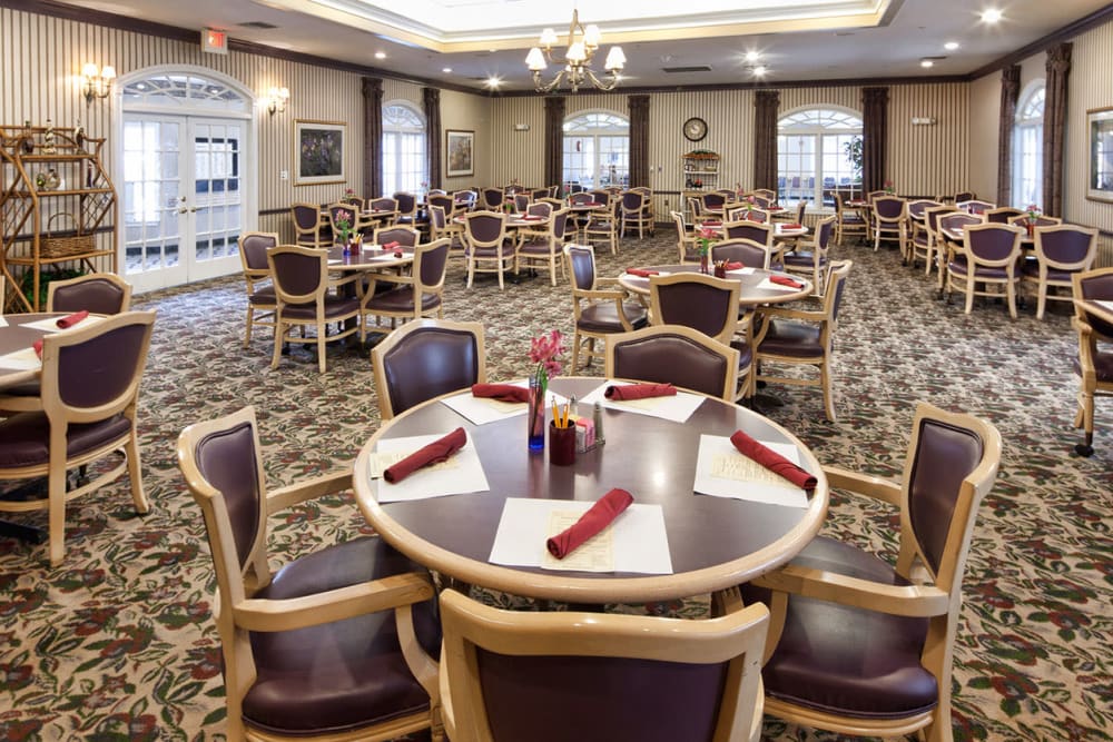 A large community dining room at Village on the Park Steeplechase in Houston, Texas