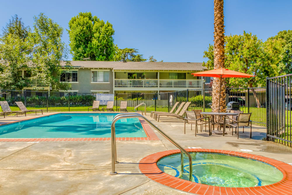 Swimming pool and spa at Countrywood in Fremont, California