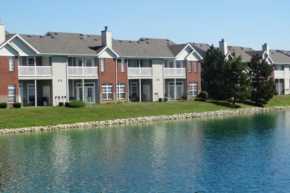 Exterior landscape at Lakeshore Apartment Homes in Evansville, Indiana