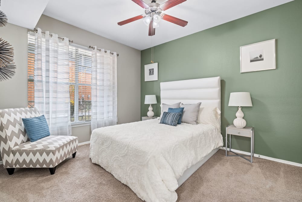 Bedroom with large bed and ceiling fan at Marquis on Gaston in Dallas, Texas
