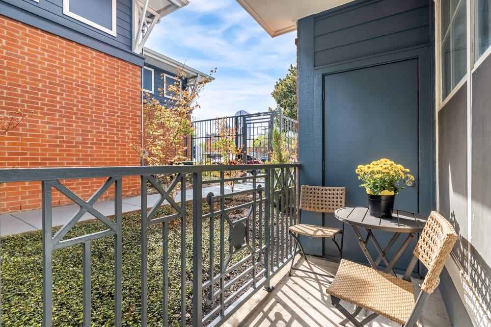 Private patio at Marquis on Gaston in Dallas, Texas