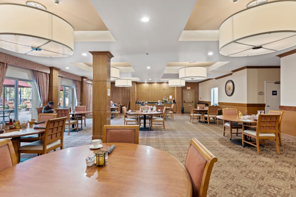 Resident dining area at Pacifica Senior Living Burlingame in Burlingame, California