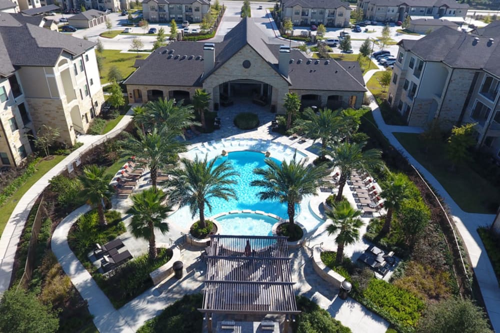 Aerial view of the pool at The Columns at Shadow Creek in Pearland, Texas