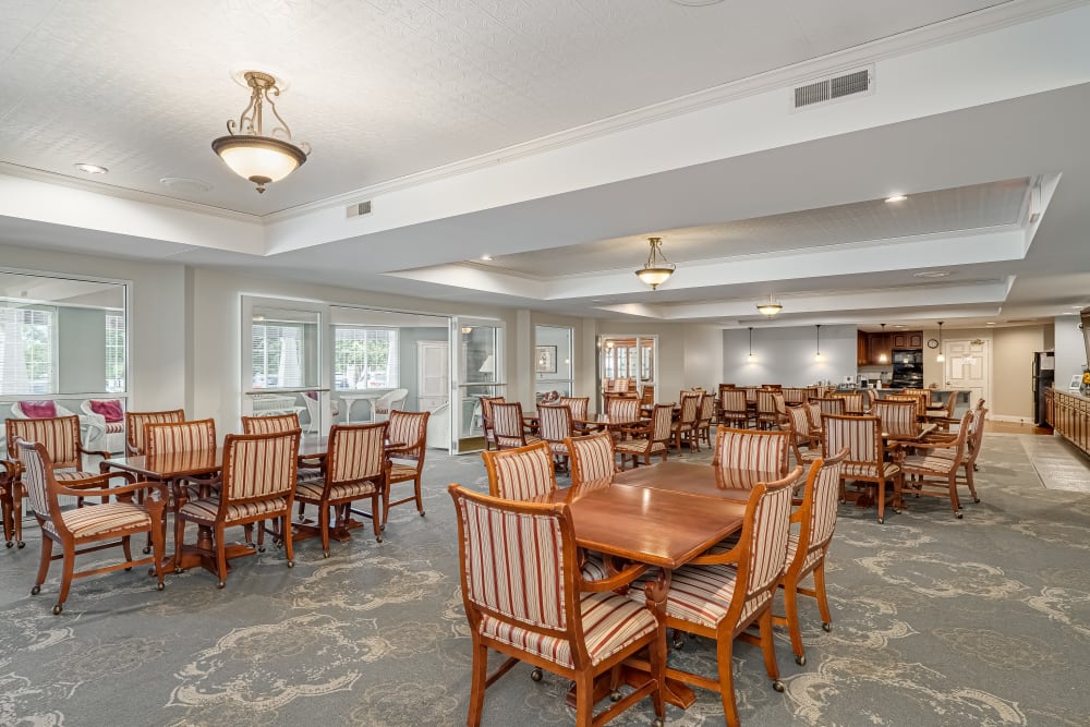Resident dining area at Applewood Pointe of Bloomington in Bloomington, Minnesota. 