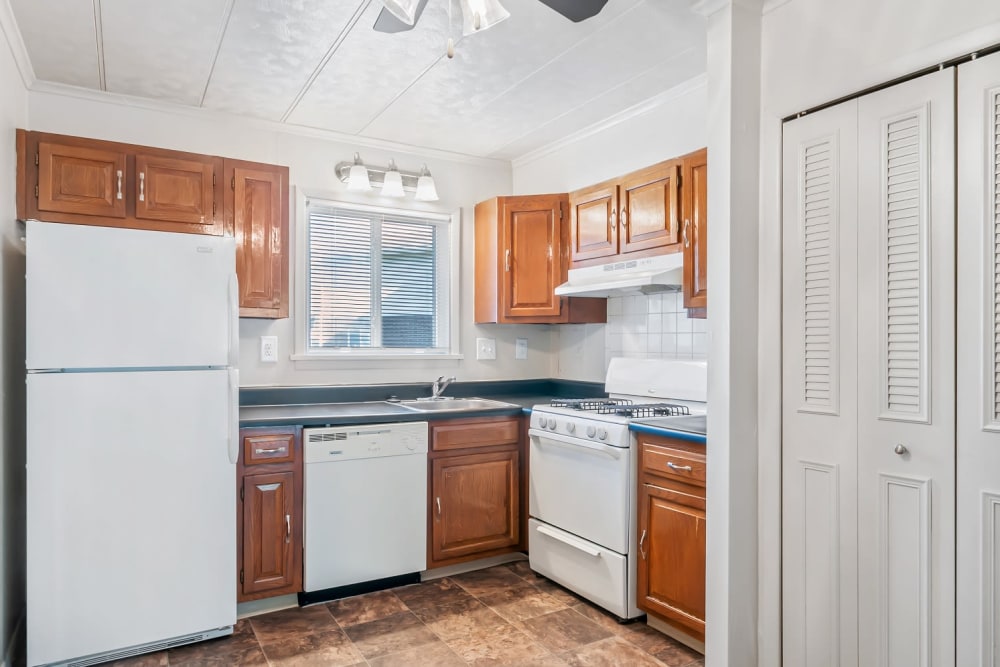 Kitchen at Oxford Manor Apartments & Townhomes in Mechanicsburg, Pennsylvania