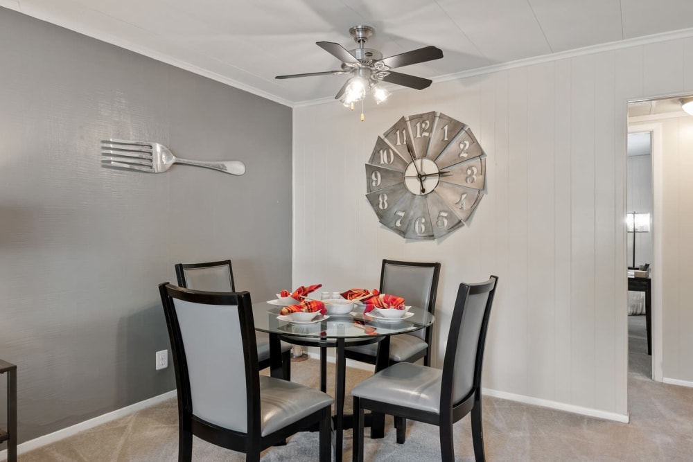 Dining room at Oxford Manor Apartments & Townhomes in Mechanicsburg, Pennsylvania