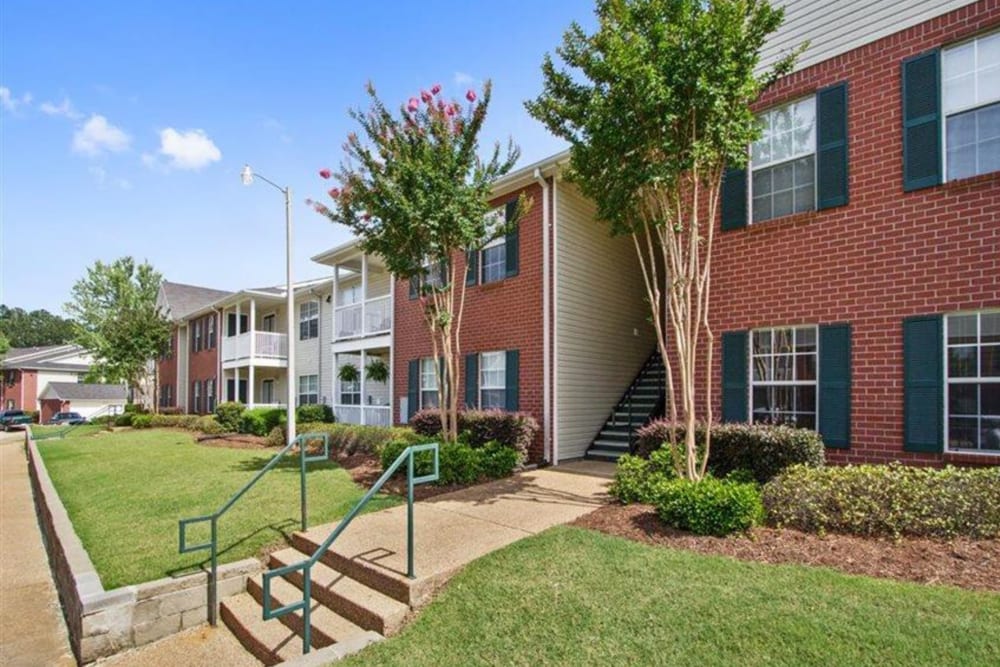 Exterior of an apartment building at The Gables in Ridgeland, Mississippi