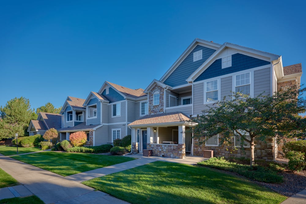 Exterior of an apartment building at Crestone Apartments in Aurora, Colorado