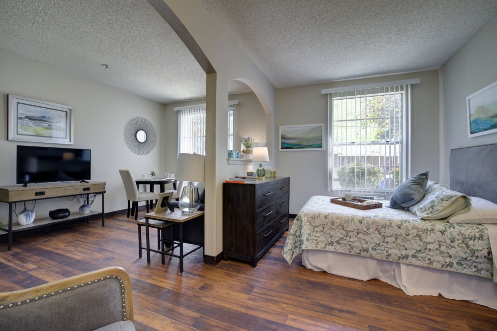 Resident bedroom at Pacifica Senior Living Bonita in Chula Vista, California