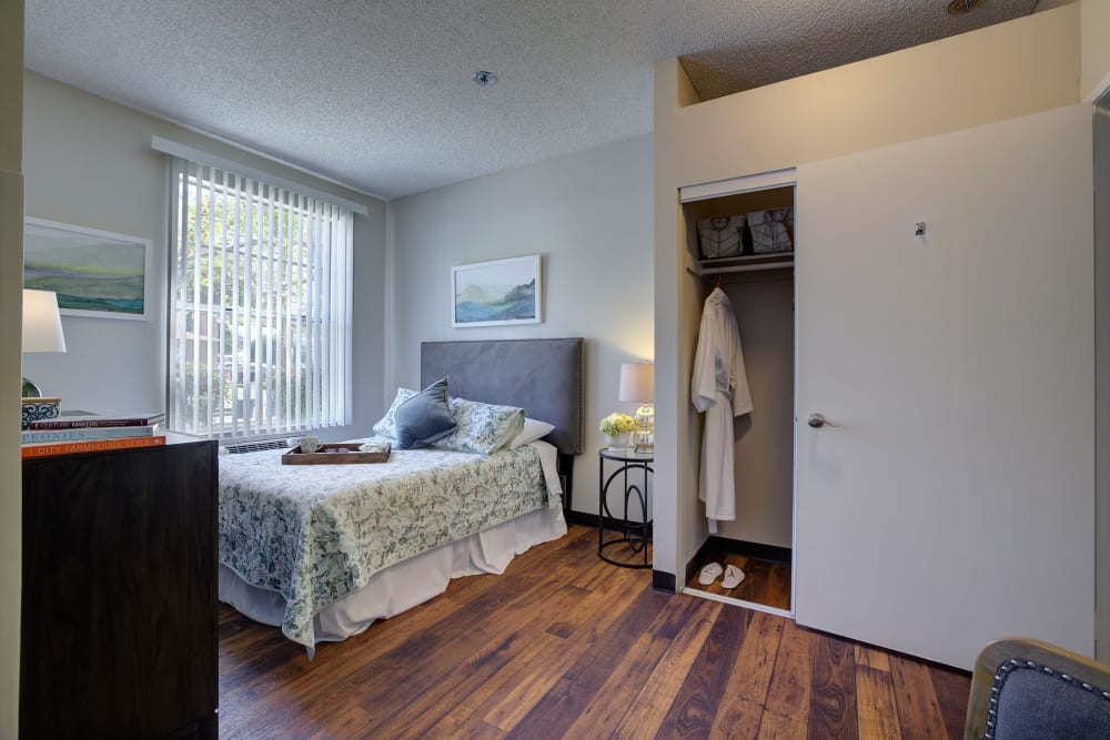 Resident bedroom at Pacifica Senior Living Bonita in Chula Vista, California