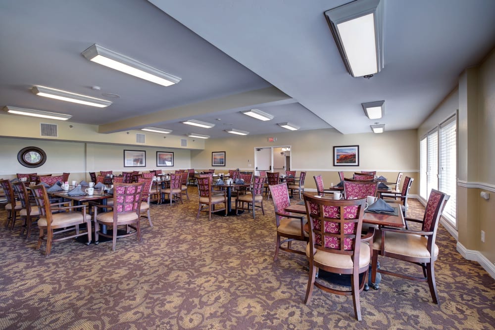Resident dining room at Pacifica Senior Living Encinitas in Encinitas, California