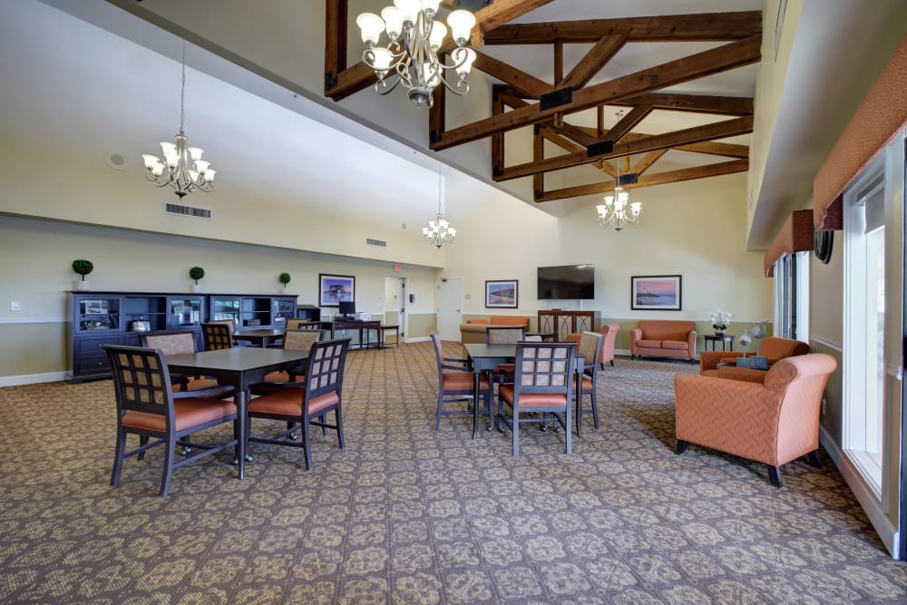 Resident dining area at Pacifica Senior Living Encinitas in Encinitas, California