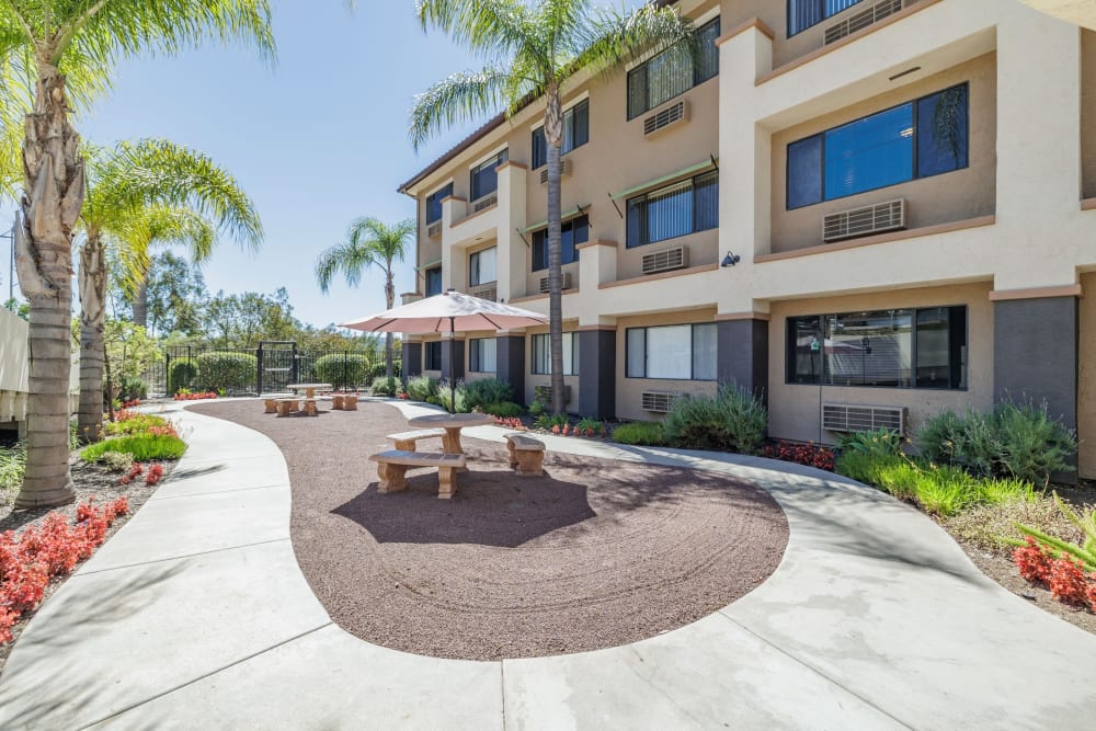 Walkways and courtyard at Pacifica Senior Living Rancho Peñasquitos in San Diego, California