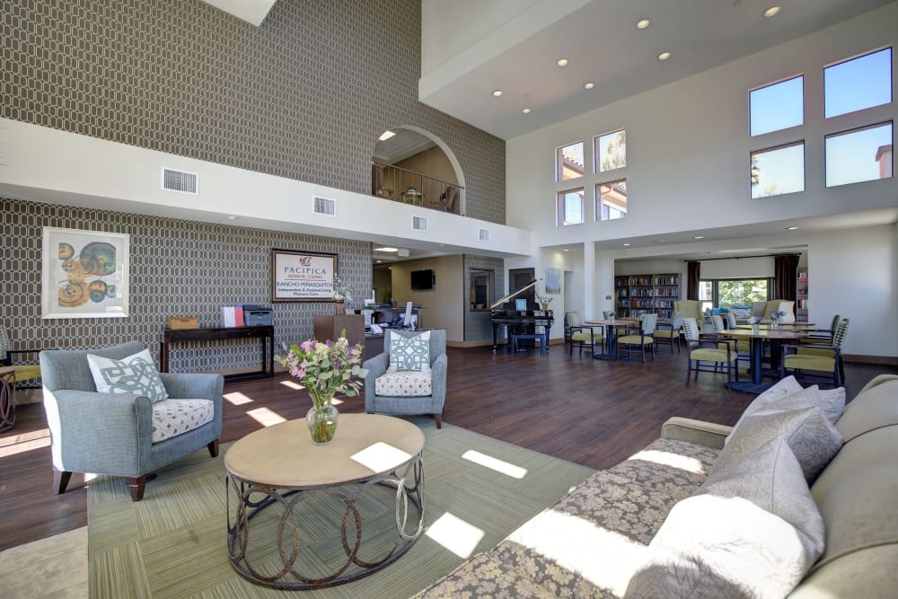 Lounge area and lobby at Pacifica Senior Living Rancho Peñasquitos in San Diego, California