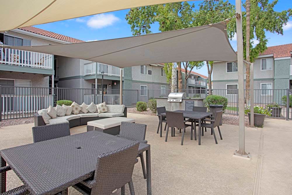 Tables on the patio at 505 West Apartment Homes in Tempe, Arizona