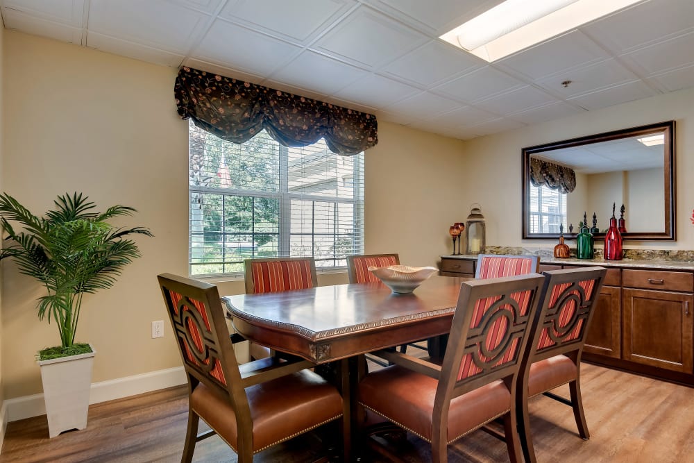 Simple dine in table  at Pacifica Senior Living Ocala Senior Living Community